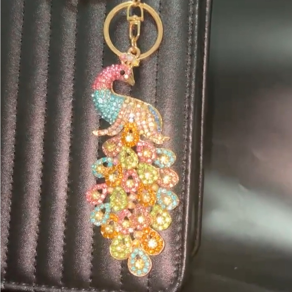 💘NWT-Beautiful Multi Colored Rhinestone Peacock Purse/Keychain💘 - Picture 2 of 5